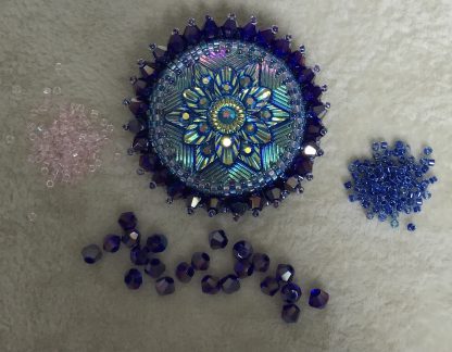 Cabochon brooch