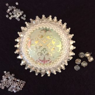 Cabochon brooch