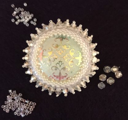 Cabochon brooch