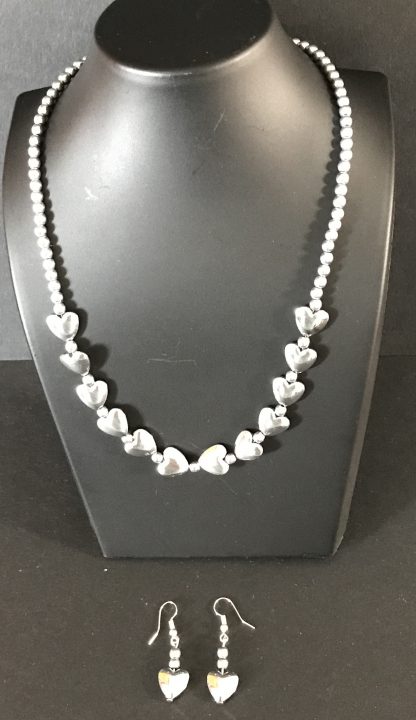 Beaded heart necklace - Image 3