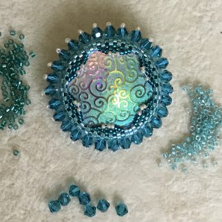 Cabochon brooch