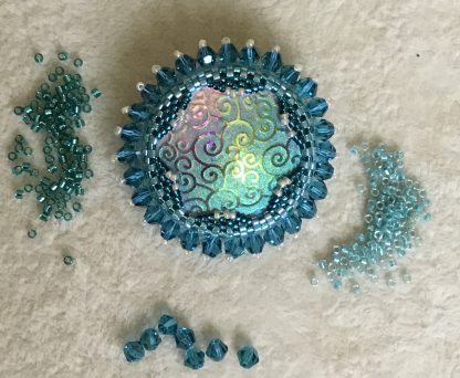 Cabochon brooch