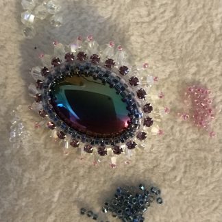 Cabochon brooch